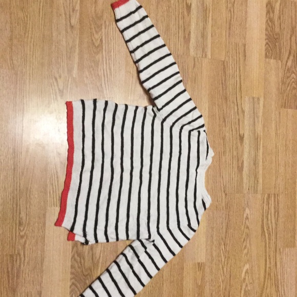 A forever 21 black and white striped sweater. - Picture 4 of 4